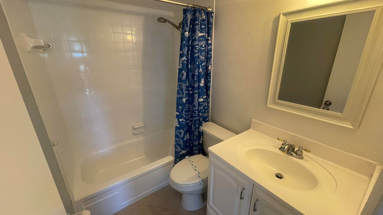 For Rent: $2,300 (2 beds, 2 baths, 918 Square Feet)