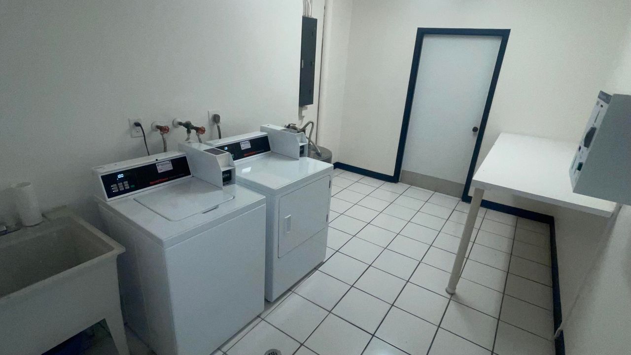 For Rent: $2,300 (2 beds, 2 baths, 918 Square Feet)