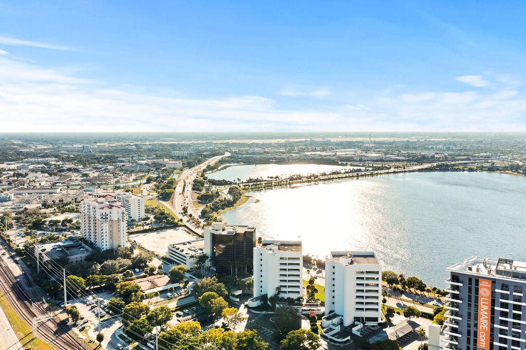 For Sale: $360,000 (2 beds, 2 baths, 1080 Square Feet)