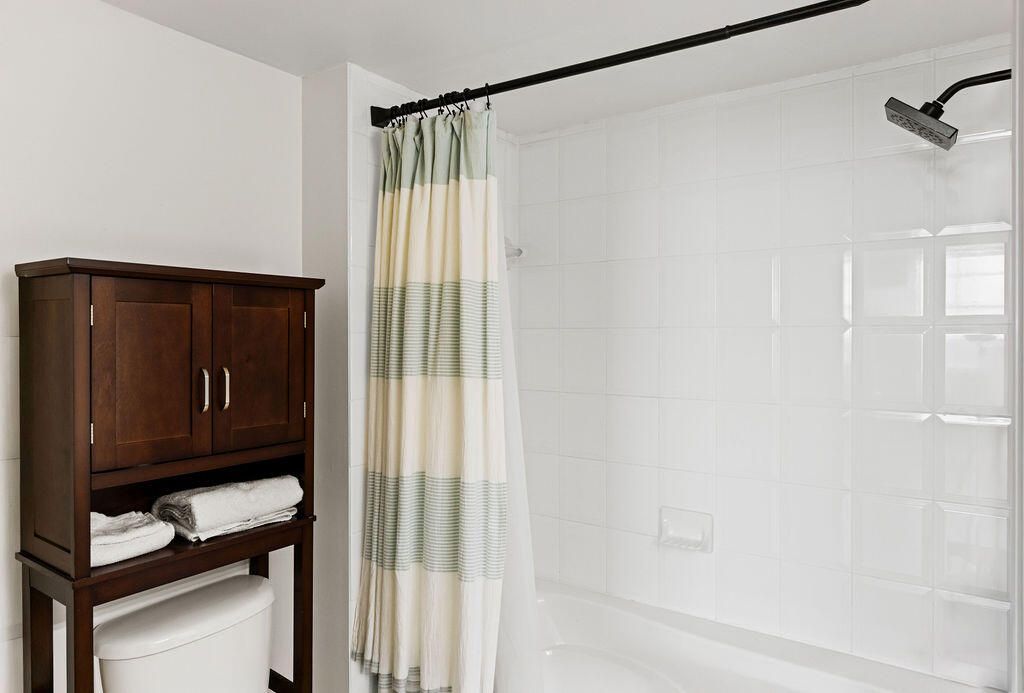 For Sale: $360,000 (2 beds, 2 baths, 1080 Square Feet)