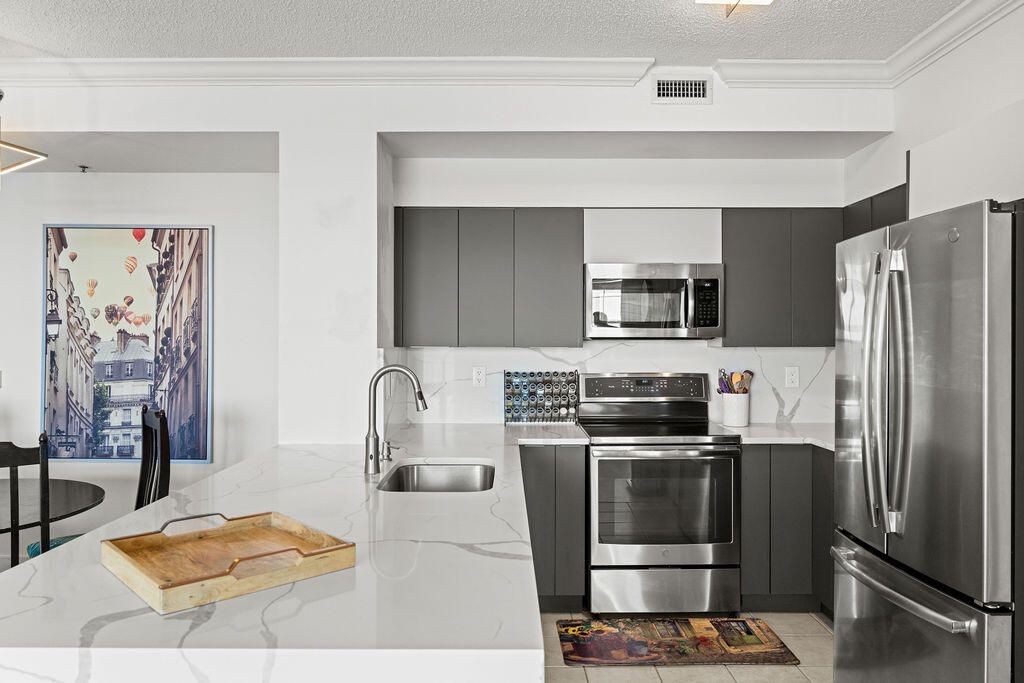 For Sale: $360,000 (2 beds, 2 baths, 1080 Square Feet)