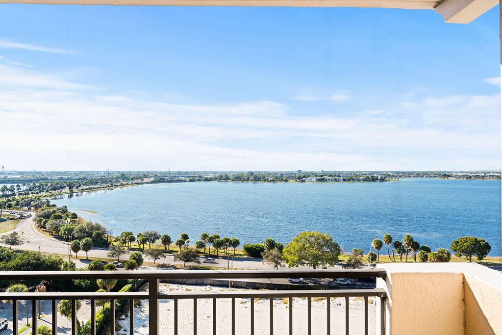 For Sale: $360,000 (2 beds, 2 baths, 1080 Square Feet)