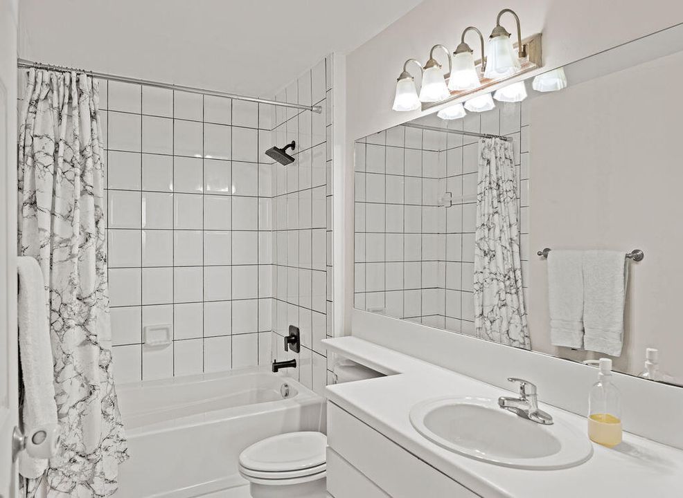 For Sale: $360,000 (2 beds, 2 baths, 1080 Square Feet)