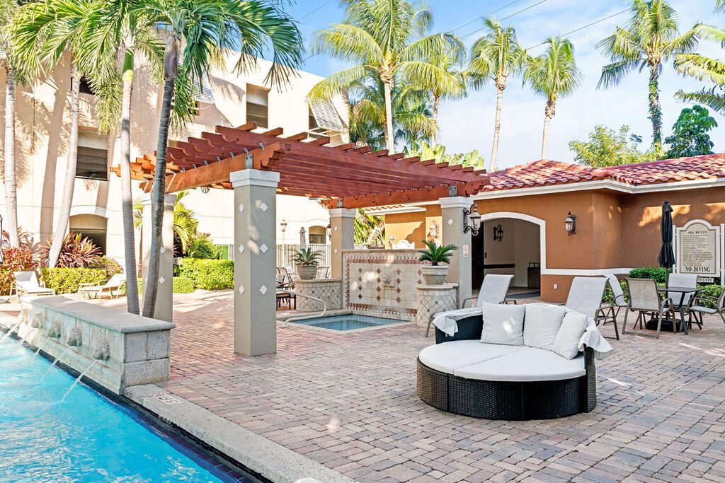 For Sale: $360,000 (2 beds, 2 baths, 1080 Square Feet)