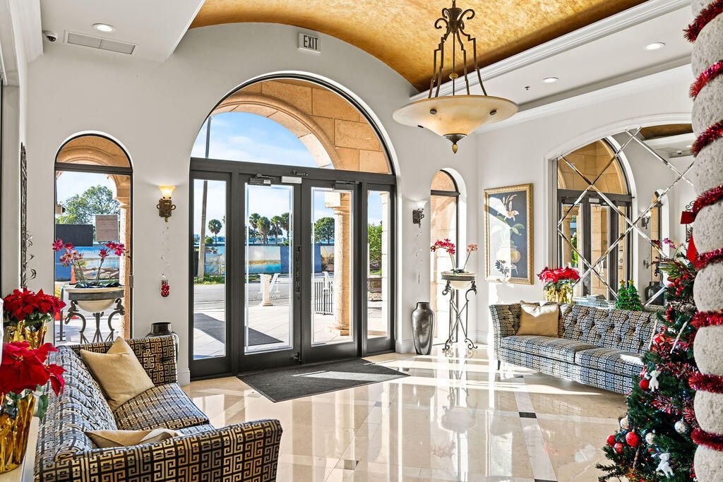 For Sale: $360,000 (2 beds, 2 baths, 1080 Square Feet)