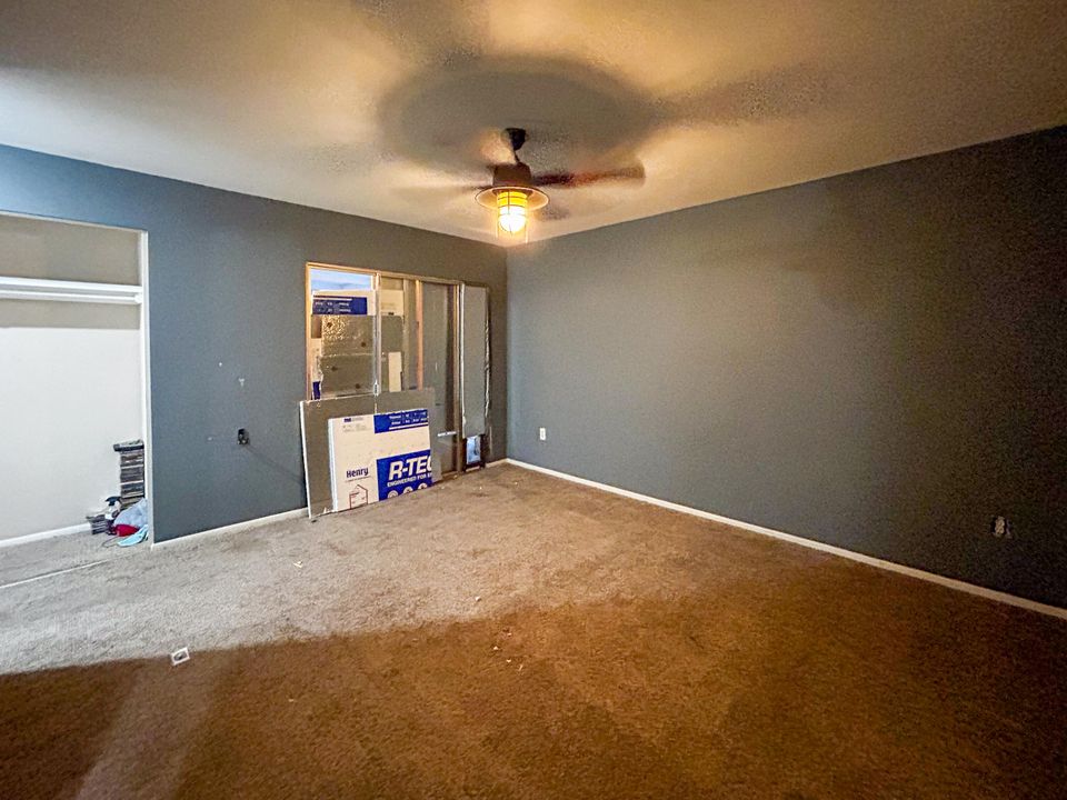 For Sale: $169,995 (2 beds, 2 baths, 927 Square Feet)