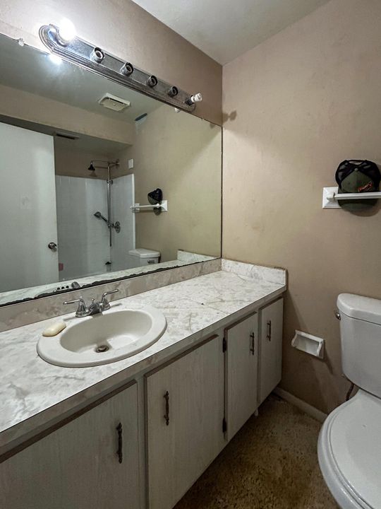 For Sale: $169,995 (2 beds, 2 baths, 927 Square Feet)