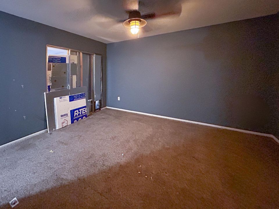 For Sale: $169,995 (2 beds, 2 baths, 927 Square Feet)