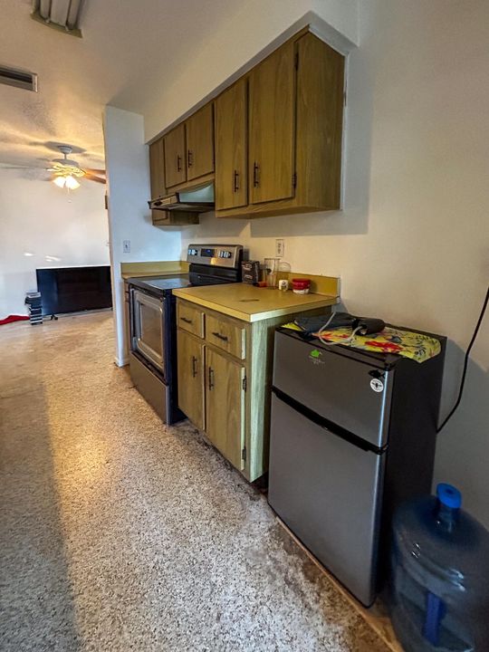 For Sale: $169,995 (2 beds, 2 baths, 927 Square Feet)