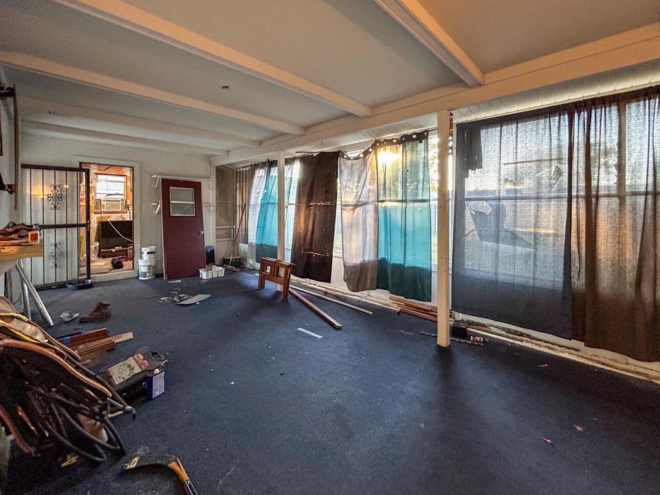 For Sale: $169,995 (2 beds, 2 baths, 927 Square Feet)