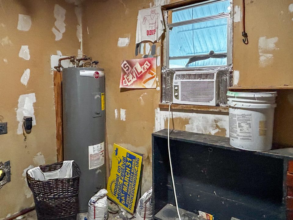 For Sale: $169,995 (2 beds, 2 baths, 927 Square Feet)