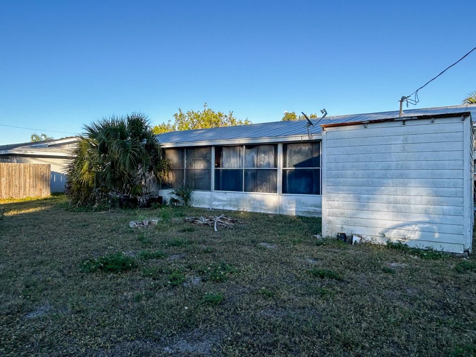 For Sale: $169,995 (2 beds, 2 baths, 927 Square Feet)