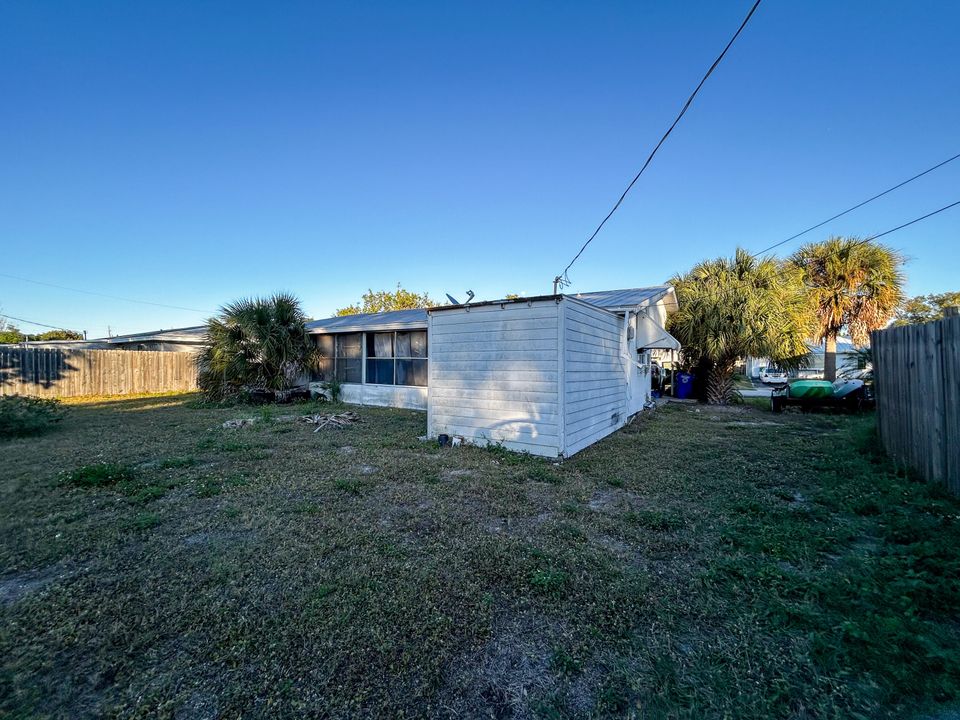 For Sale: $169,995 (2 beds, 2 baths, 927 Square Feet)