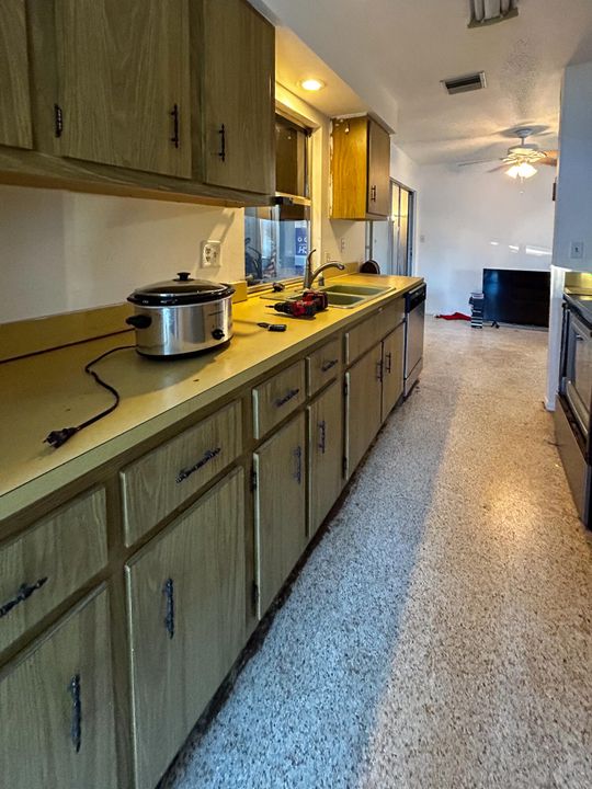 For Sale: $169,995 (2 beds, 2 baths, 927 Square Feet)