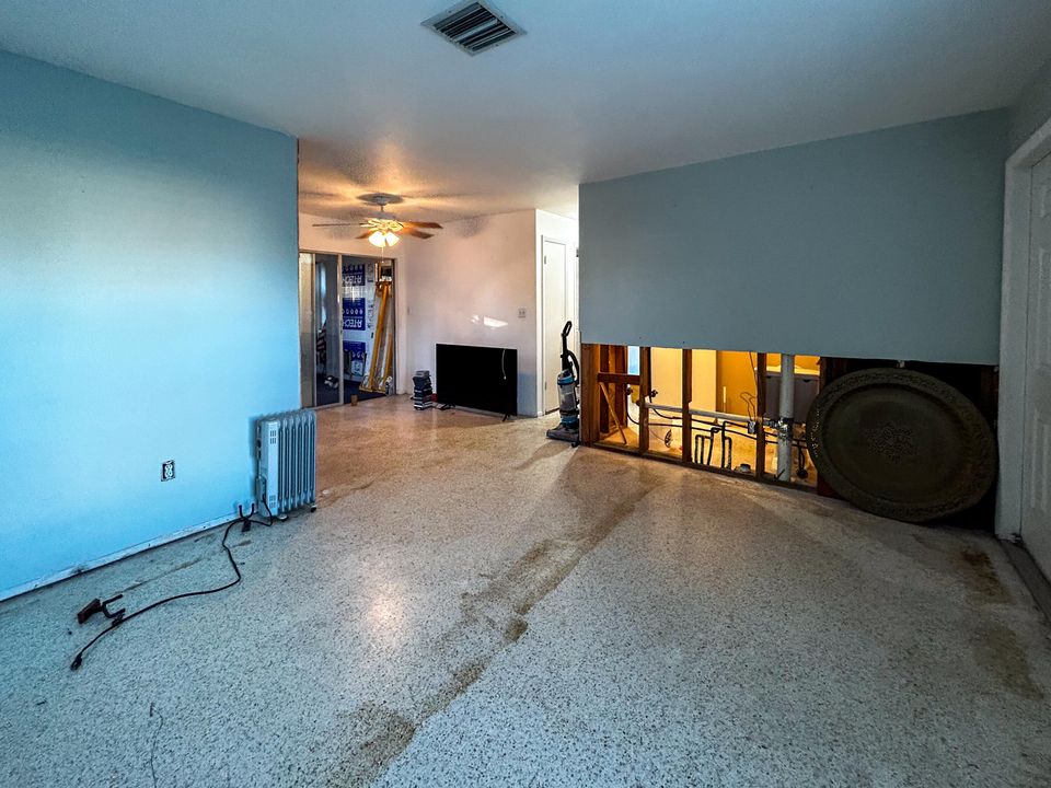 For Sale: $169,995 (2 beds, 2 baths, 927 Square Feet)