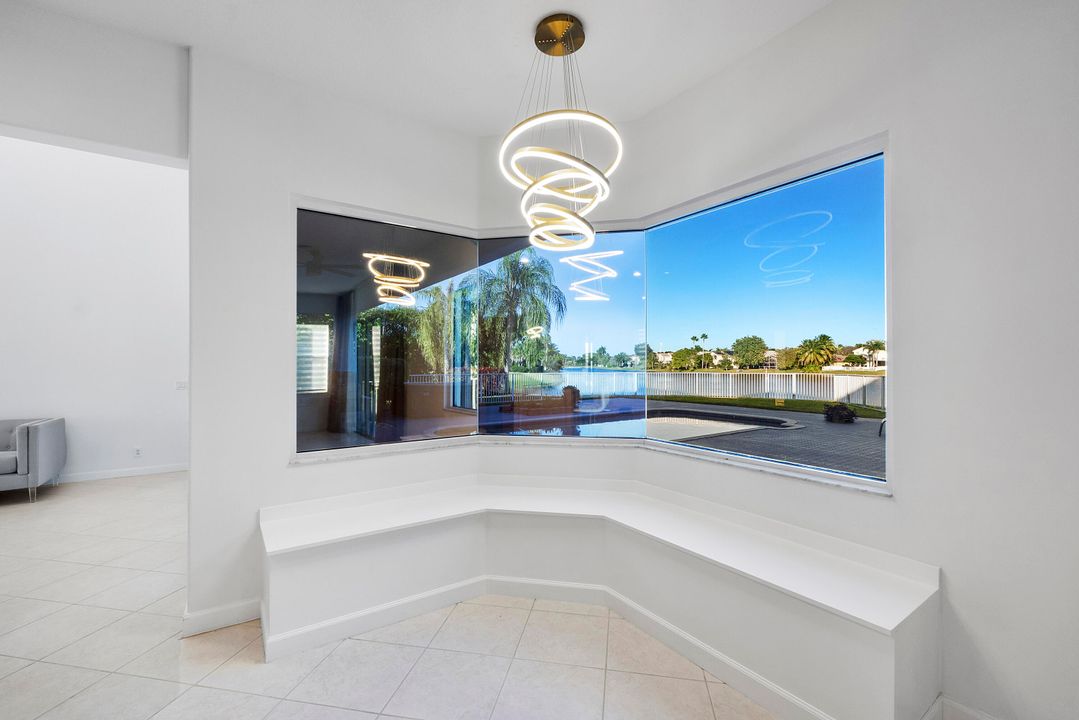 На продажу: $1,299,000 (7 спален, 4 ванн, 4052 Квадратных фут)