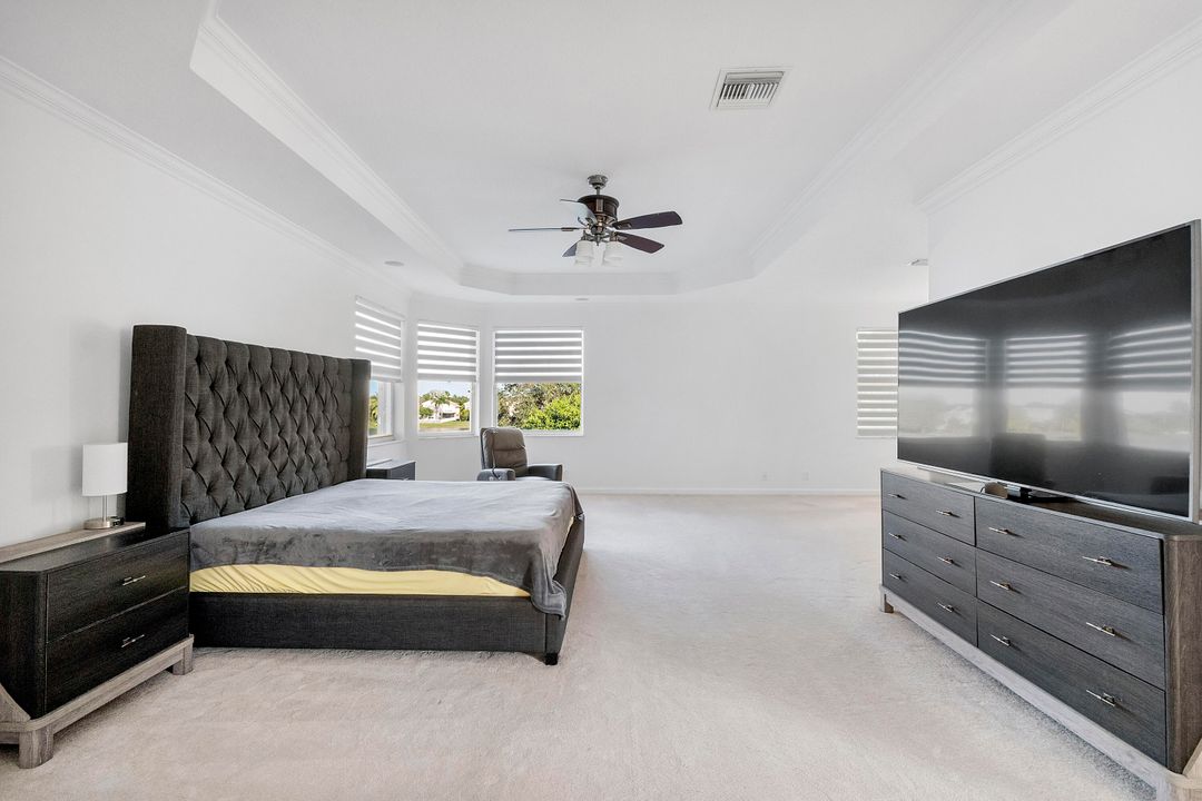 На продажу: $1,299,000 (7 спален, 4 ванн, 4052 Квадратных фут)