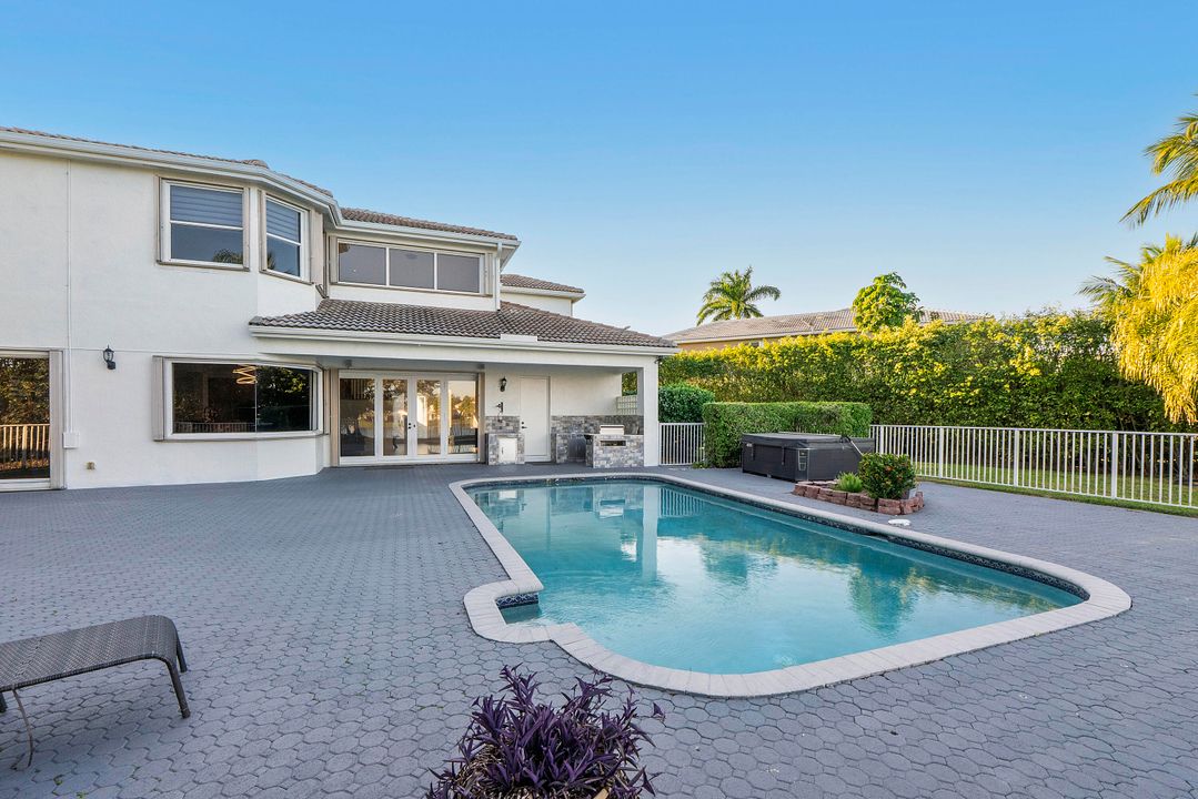 На продажу: $1,299,000 (7 спален, 4 ванн, 4052 Квадратных фут)