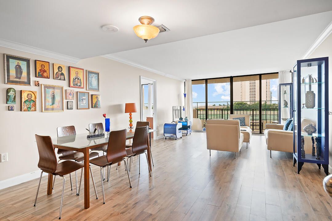 For Rent: $2,550 (2 beds, 2 baths, 1170 Square Feet)