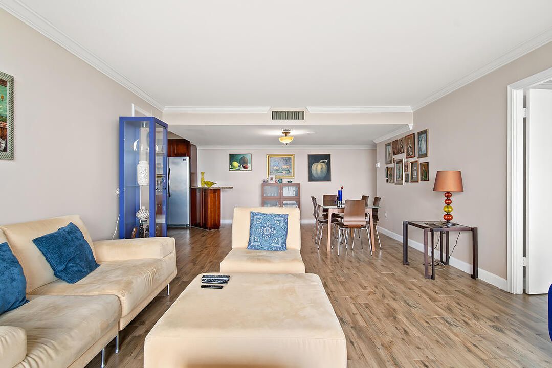 For Rent: $2,550 (2 beds, 2 baths, 1170 Square Feet)