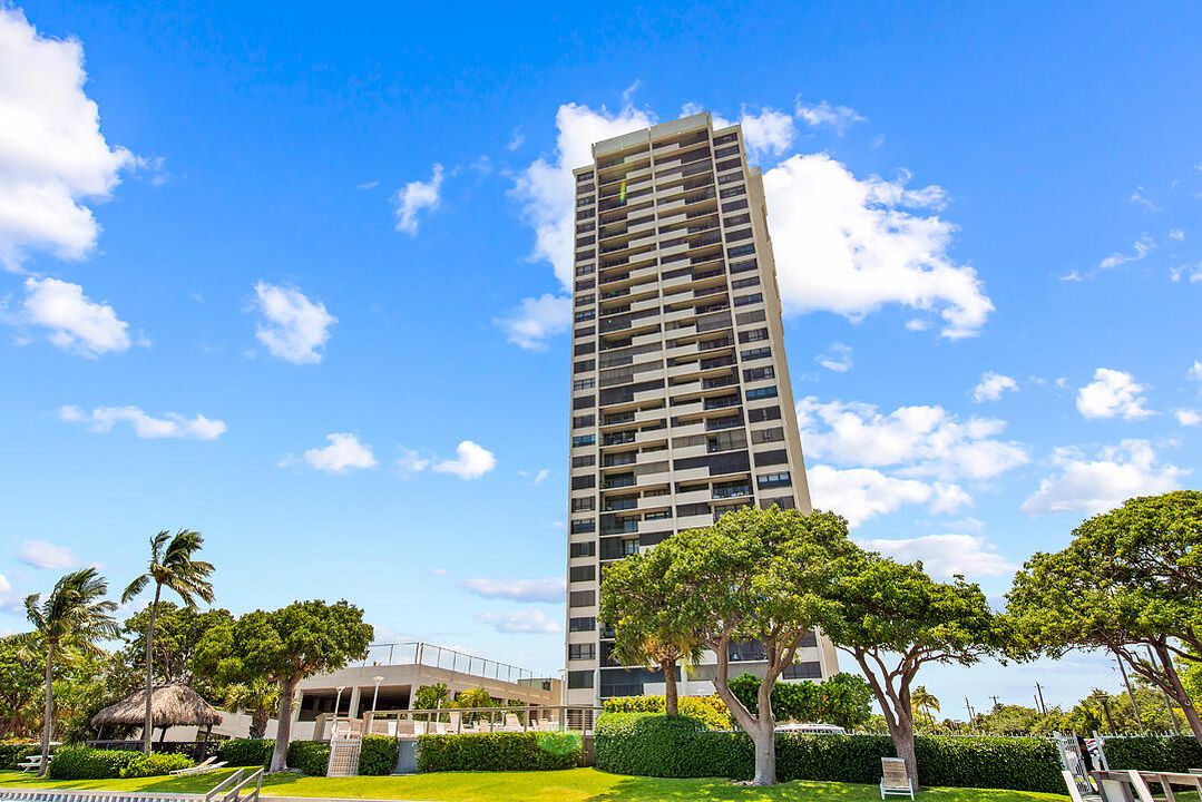 For Rent: $2,550 (2 beds, 2 baths, 1170 Square Feet)