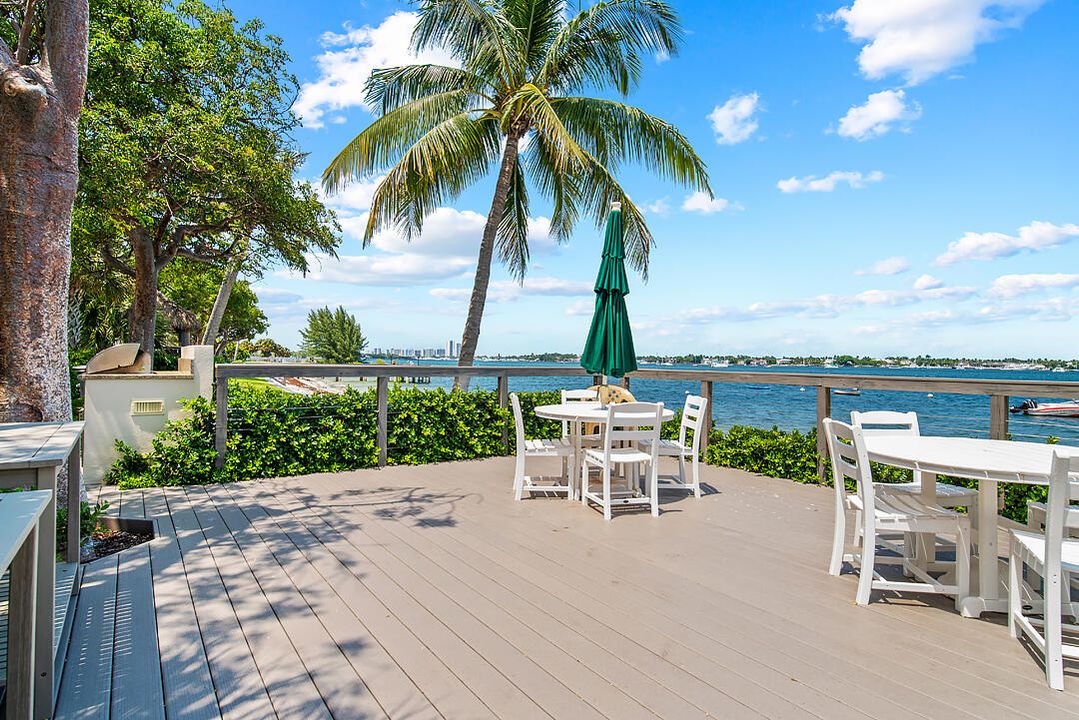 For Rent: $2,550 (2 beds, 2 baths, 1170 Square Feet)