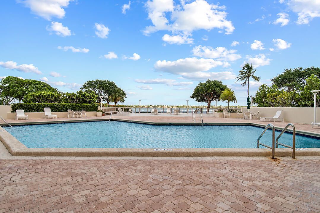 For Rent: $2,550 (2 beds, 2 baths, 1170 Square Feet)