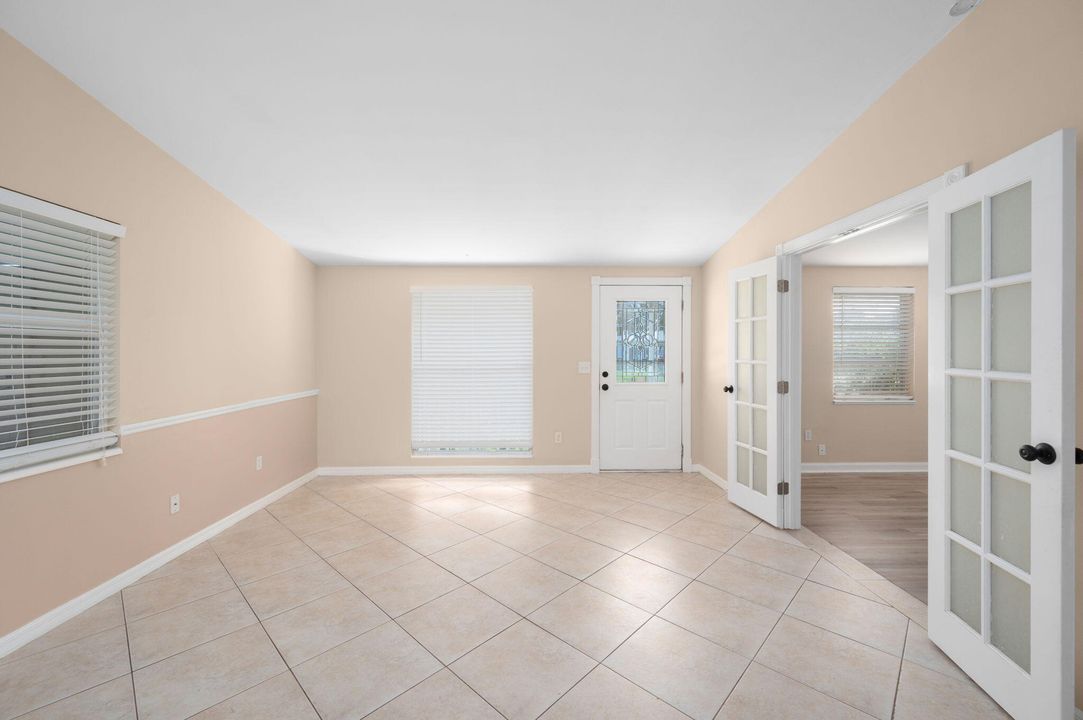 На продажу: $219,971 (3 спален, 1 ванн, 1330 Квадратных фут)