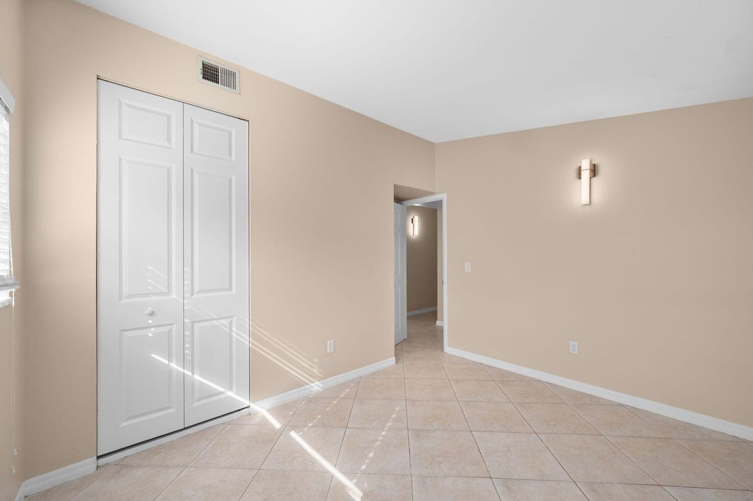 На продажу: $219,971 (3 спален, 1 ванн, 1330 Квадратных фут)