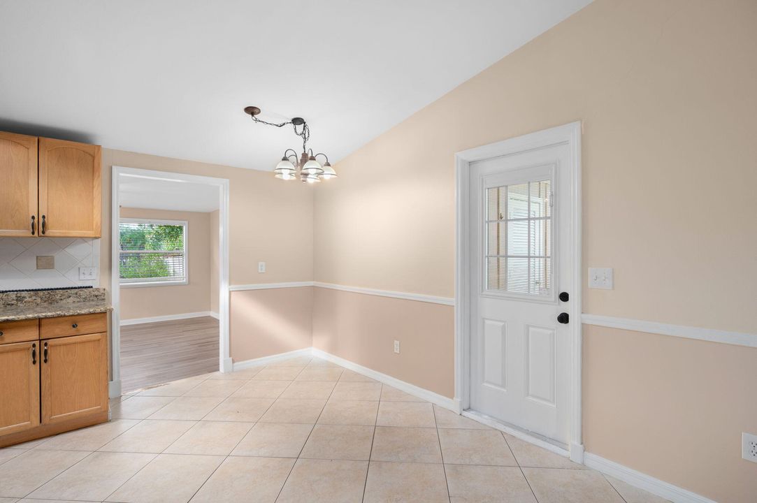 На продажу: $219,971 (3 спален, 1 ванн, 1330 Квадратных фут)