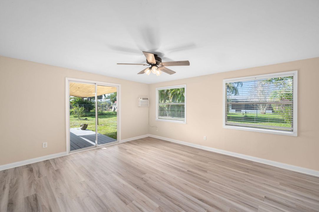 На продажу: $219,971 (3 спален, 1 ванн, 1330 Квадратных фут)