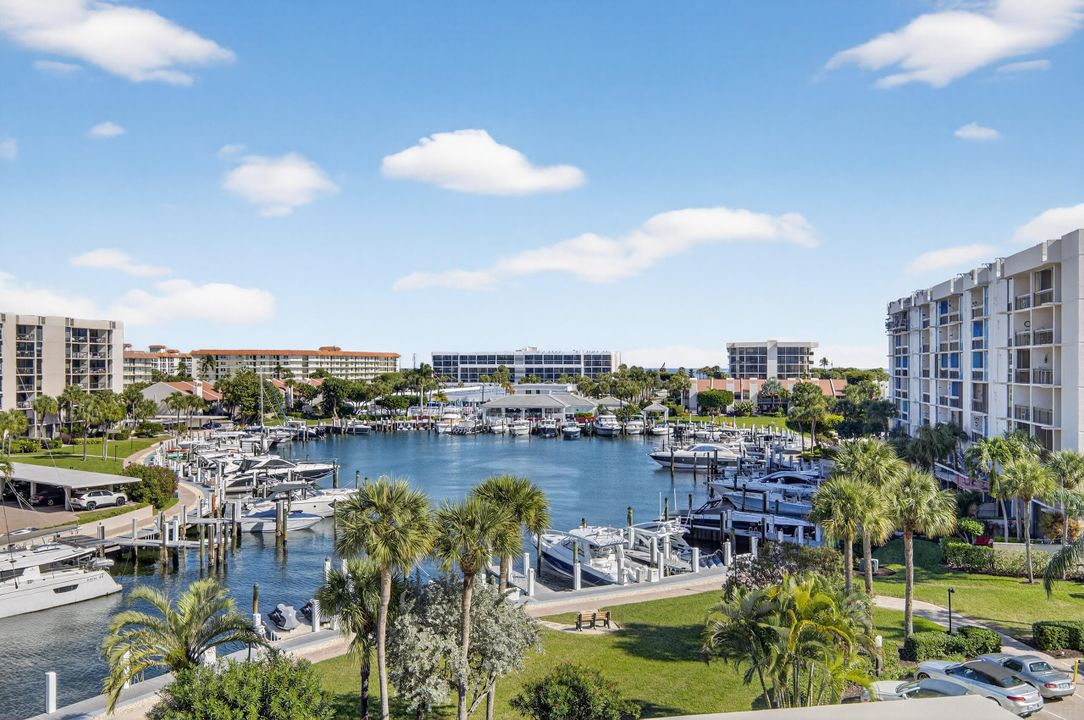 На продажу: $849,000 (2 спален, 2 ванн, 1305 Квадратных фут)