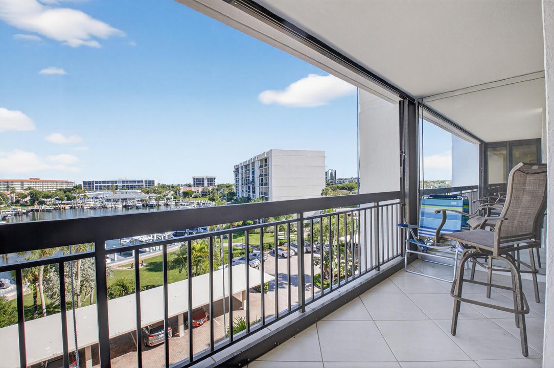 На продажу: $849,000 (2 спален, 2 ванн, 1305 Квадратных фут)