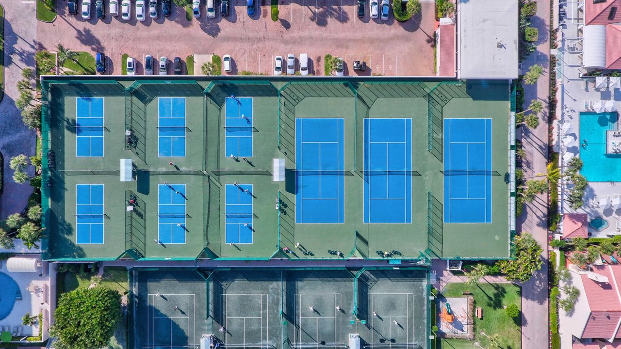 На продажу: $849,000 (2 спален, 2 ванн, 1305 Квадратных фут)