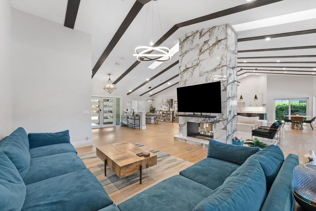 En Venta: $1,900,000 (4 camas, 3 baños, 3150 Pies cuadrados)