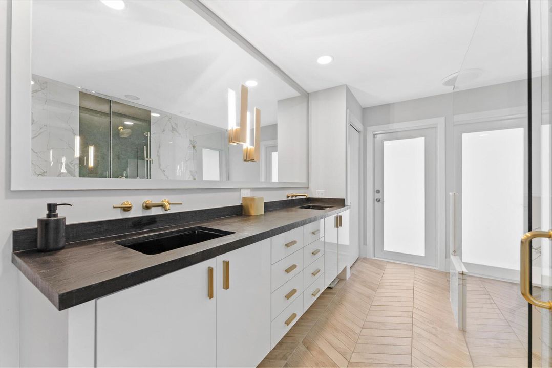 En Venta: $1,900,000 (4 camas, 3 baños, 3150 Pies cuadrados)