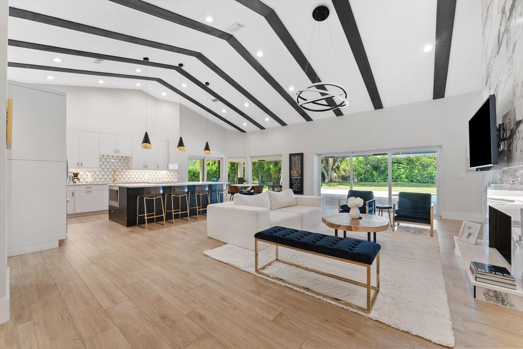 En Venta: $1,900,000 (4 camas, 3 baños, 3150 Pies cuadrados)