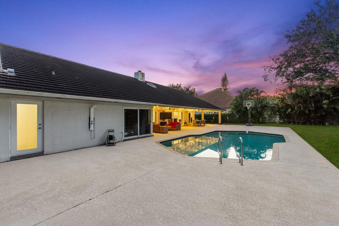 En Venta: $1,900,000 (4 camas, 3 baños, 3150 Pies cuadrados)