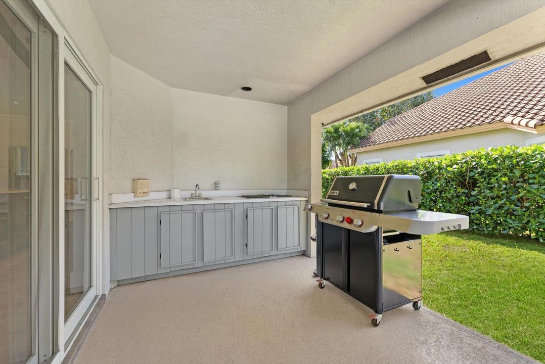 En Venta: $1,900,000 (4 camas, 3 baños, 3150 Pies cuadrados)