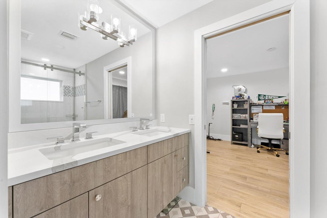 En Venta: $1,900,000 (4 camas, 3 baños, 3150 Pies cuadrados)