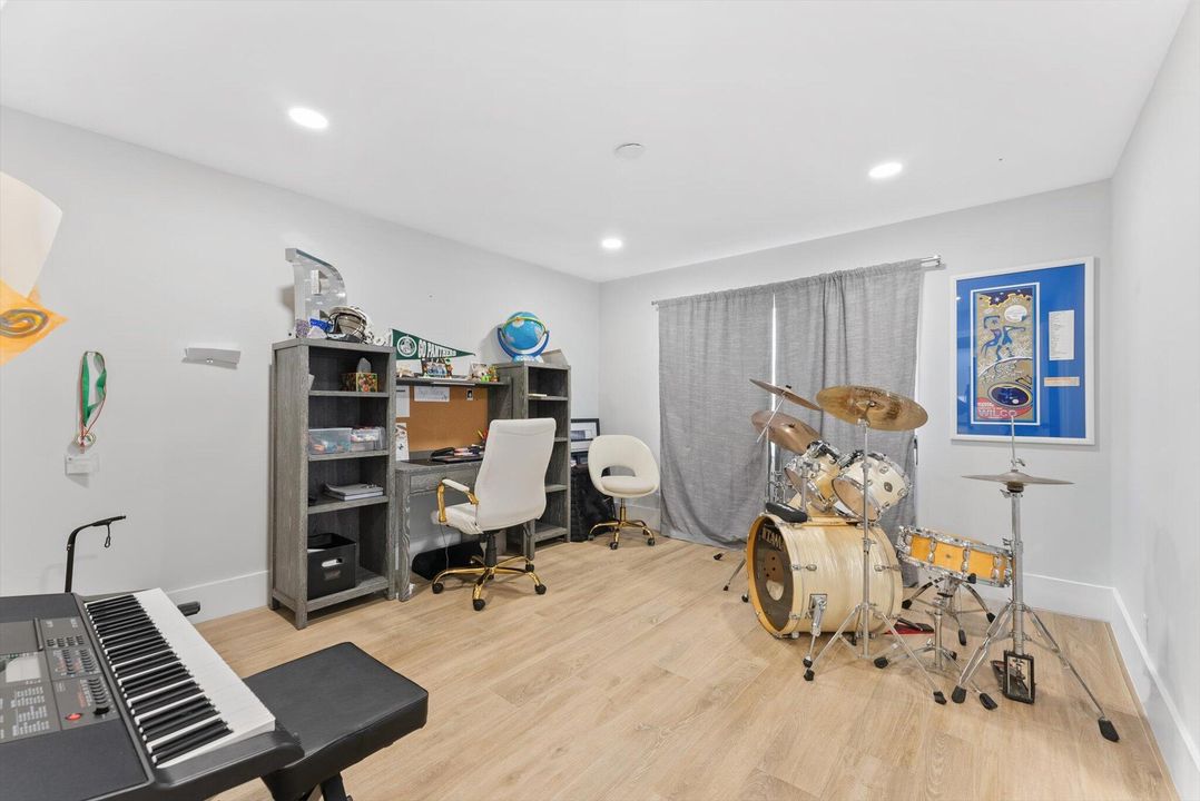 En Venta: $1,900,000 (4 camas, 3 baños, 3150 Pies cuadrados)