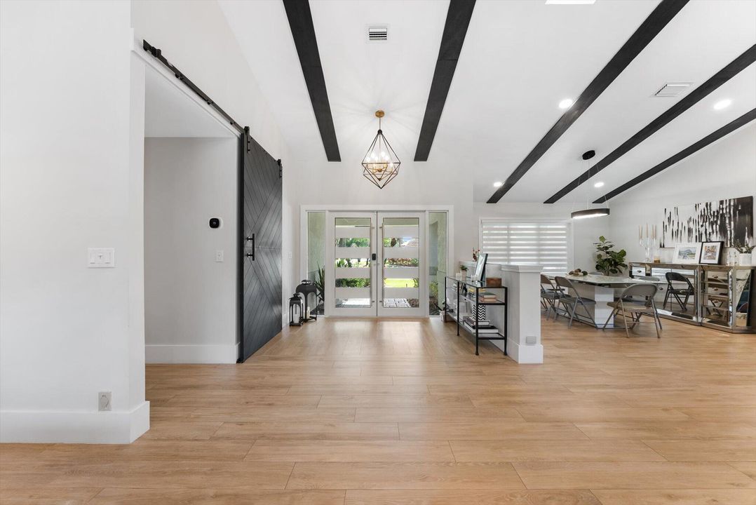 En Venta: $1,900,000 (4 camas, 3 baños, 3150 Pies cuadrados)