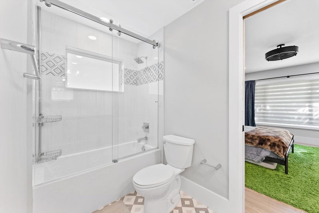 En Venta: $1,900,000 (4 camas, 3 baños, 3150 Pies cuadrados)