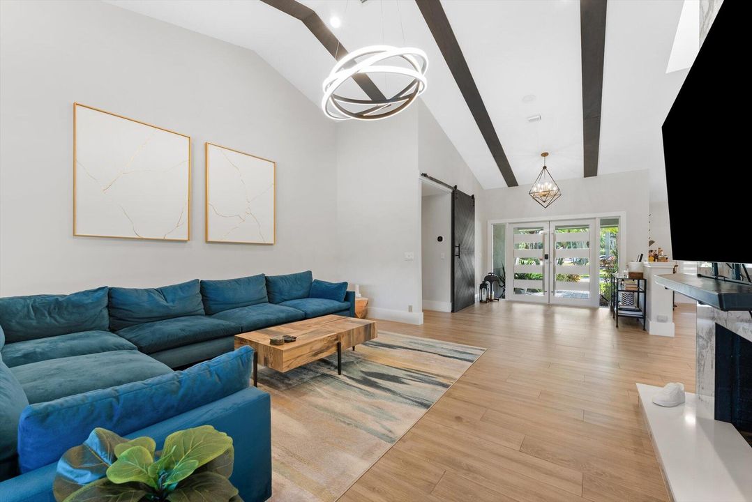 En Venta: $1,900,000 (4 camas, 3 baños, 3150 Pies cuadrados)