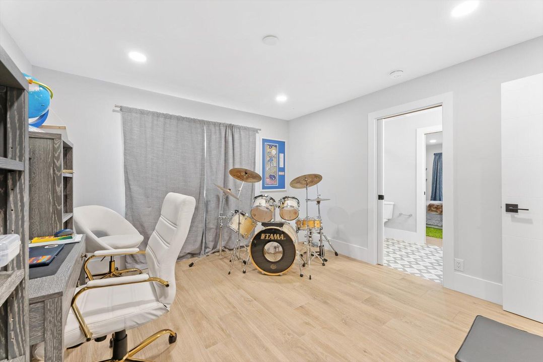 En Venta: $1,900,000 (4 camas, 3 baños, 3150 Pies cuadrados)