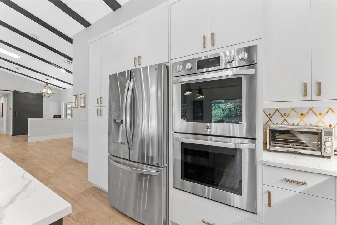 En Venta: $1,900,000 (4 camas, 3 baños, 3150 Pies cuadrados)