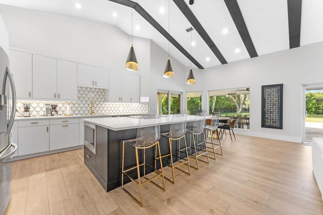 En Venta: $1,900,000 (4 camas, 3 baños, 3150 Pies cuadrados)