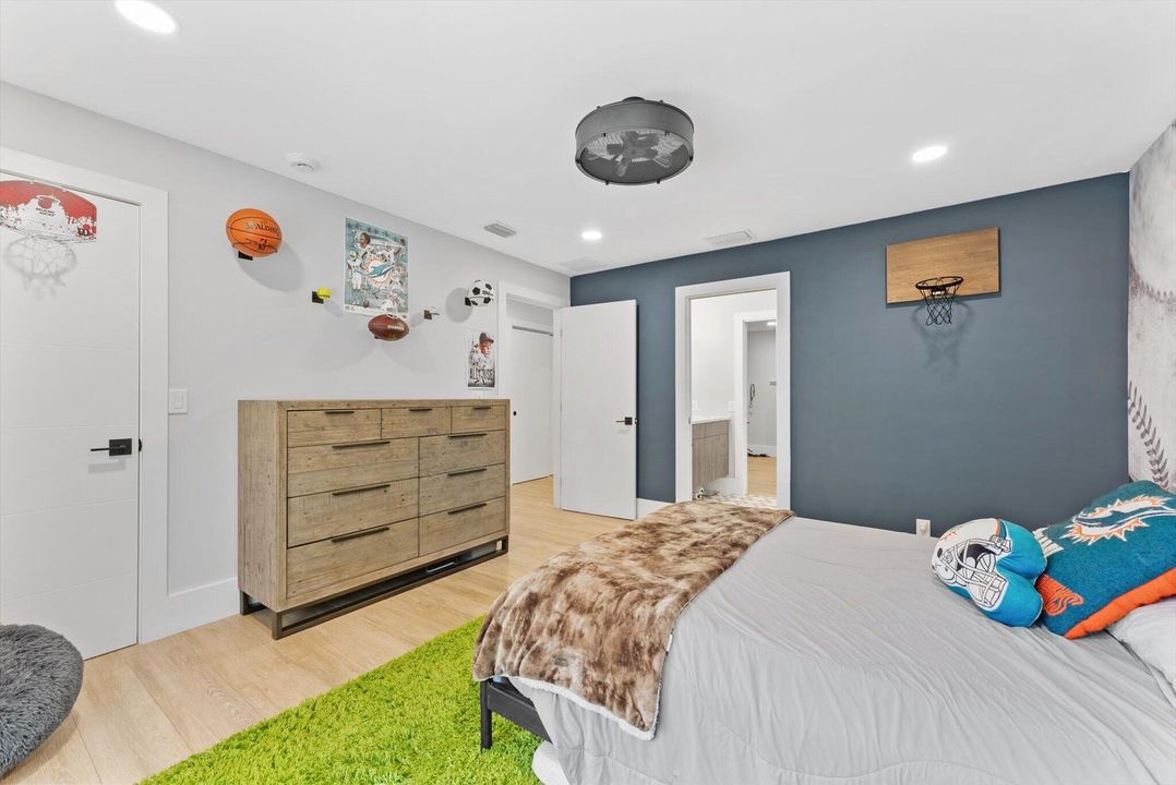 En Venta: $1,900,000 (4 camas, 3 baños, 3150 Pies cuadrados)