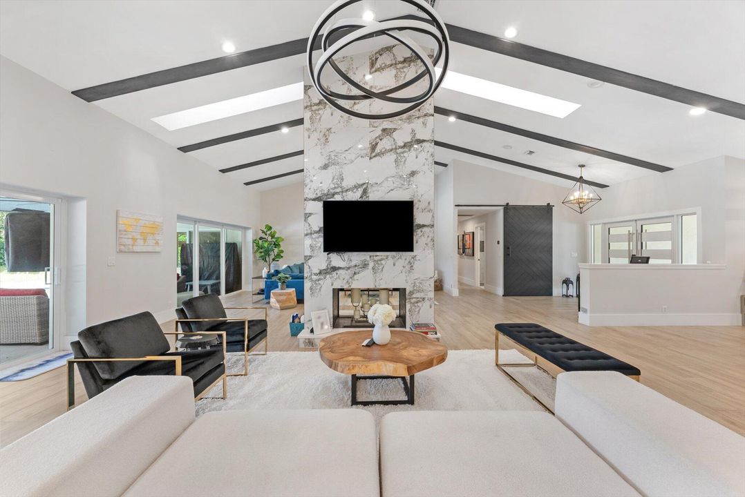 En Venta: $1,900,000 (4 camas, 3 baños, 3150 Pies cuadrados)