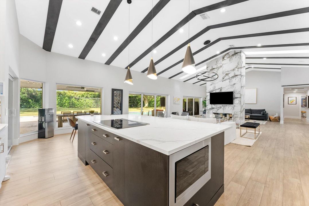 En Venta: $1,900,000 (4 camas, 3 baños, 3150 Pies cuadrados)